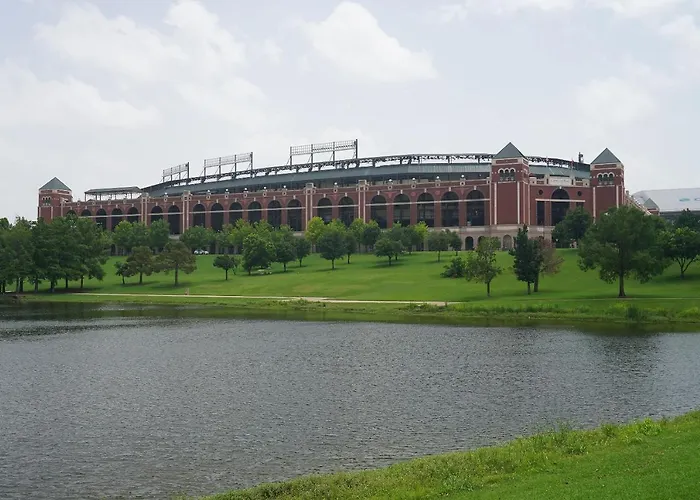 Family Friendly 2Bdrm-Walk To At&T/Cowboys Stadium