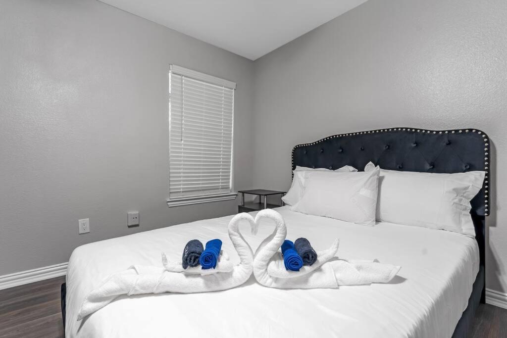 Apartment Family Friendly 2bdrm-walk To At&t/cowboys Stadium *