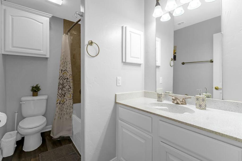 Family Friendly 2bdrm-walk To At&t/cowboys Stadium Apartment *
